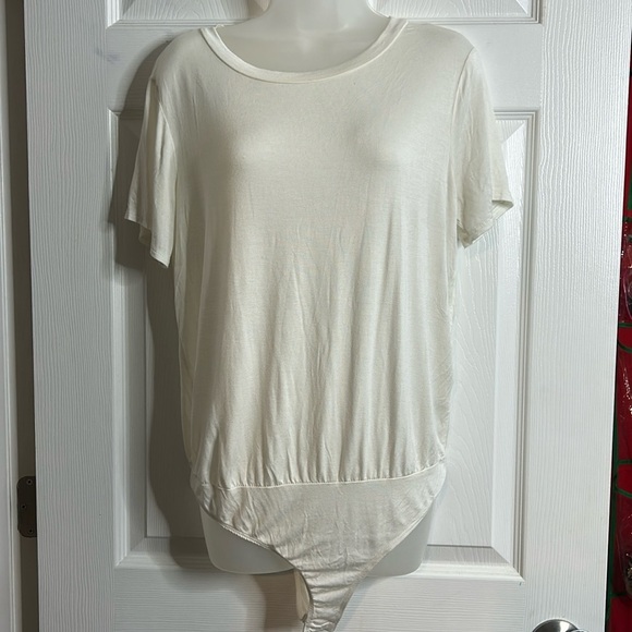 Lulu Basics Off White Body Suit M Short Sleeve Snaps - Picture 1 of 6